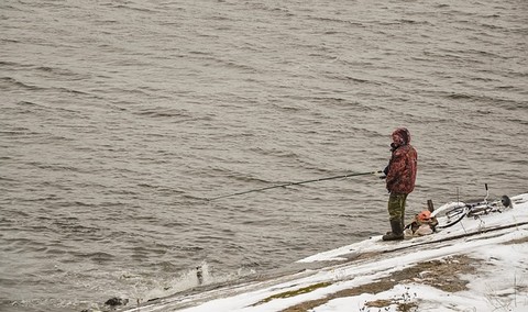 冬の海での釣り